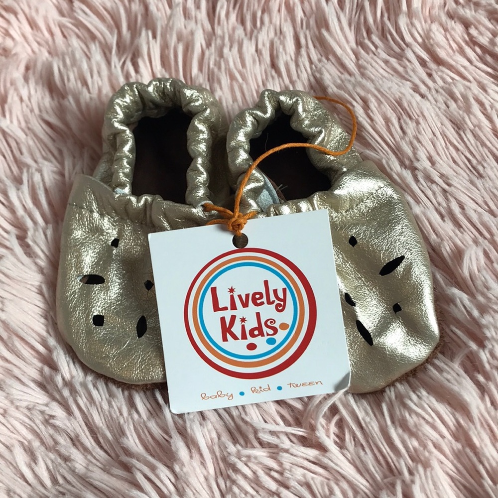 Baby moccasin style shoe